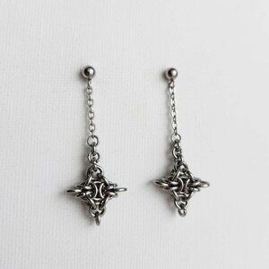 Vintage dangly silver star earrings
